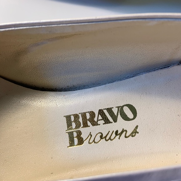 Host Pick!! Pristine BRAVO Browns 1/2” Iridescent Pearl Heels - Picture 1 of 9